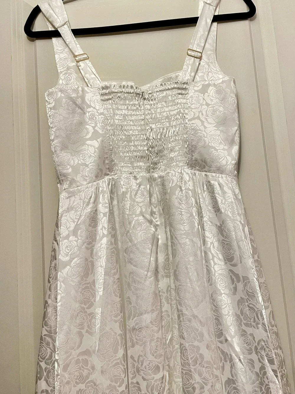 Nina square neckline